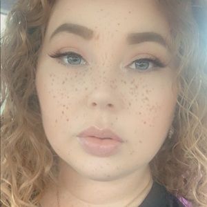 Meet your Posher, Emilee